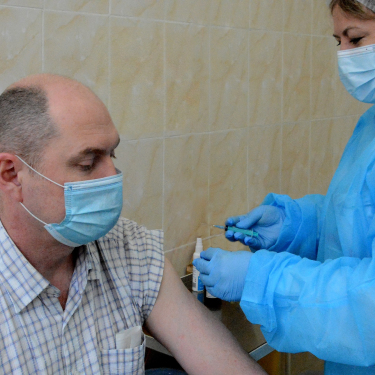 «Донкарб Графит» провёл вакцинацию от коронавируса в своем здравпункте